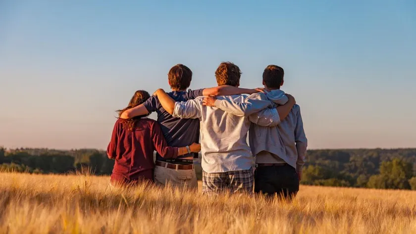 Photo d'adolescents à la campagne